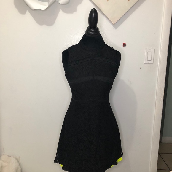 MOCK NECK SLEEVELESS BACK FULL ZIP LACE DRESS - Picture 7 of 9